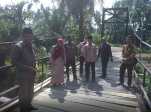 Heboh Dugaan Pekerjaan Jalan Simaruok, Menggelitik Anggota DPRD Agam Turun Kelapangan