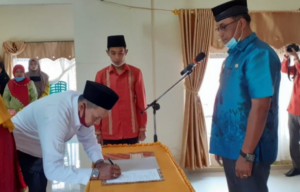 Disaksikan Sekcam Baso, Wali Nagari Padang Tarok Lantik Wali Jorong Tangah
