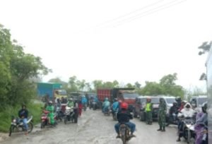 Material Longsor Jalan Malalak Sedang Dievakuasi, Pengguna Jalan Diminta Hati-hati
