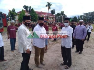Kapolda Menyerahkan Sapi Kurban Untuk PWI Sumatera Barat