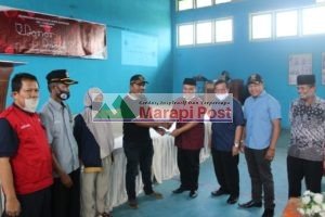 Camat Canduang Serahkan Kartu BPJS Ketenagakerjaan  Mahasiswa KKN Gelombang II