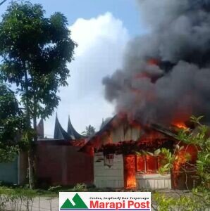 Rumah Tidak Permanen di Jorong Koto Marapak, Ampek Angkek Terbakar