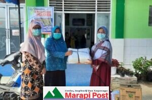 TP-PKK Banuhampu Salurkan APD Melalui Jalur Puskesmas Padang Lua