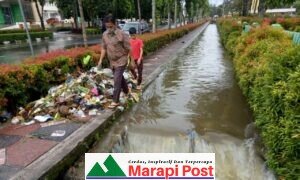 Bupati Agam Himbau, Jangan Buang Sampah Sembarangan, Apalagi Kesaluran