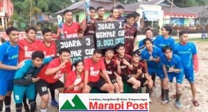 Tim Lucky Motor Bukittinggi Rebut Juara I Pertandingan Futsal Memperingati HUT RI ke 75 di Kecamaan Matur