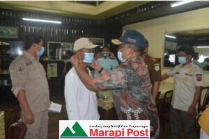 Dipimpin Kajari Agam Rio Rizal, Tim Sosialisasi Perda AKB Turun ke Pasar Lubuk Basung