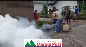 Ketua Komisi II DPRD Agam Rizki Abdillah Fadhal Goro Bersama warga Komplek Taman Nirwana.