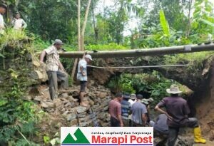 Jembatan Simpang Ateh Nagari Tigo Koto Silungkang, Palembayan Amblas, Butuh Bantuan Pemerintah