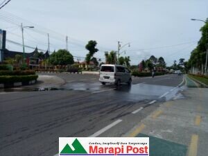 Irigasi Diempang Tinggi, Hapir Tiap Hari Jalan Depan Kantor Bupati Agam Banjir