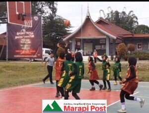 Pertandingan Persahabatan Bola Basket; SMA Negeri 1 Matur, Regu Putra Menang, Regu Putri Kalah, Dimenagkan SMA Negeri 1 Tanjung Raya