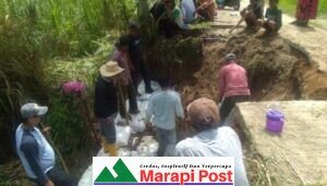 Jalan Kewenangan Kabupaten Agam di Lurah Dalam Digorokan Warga