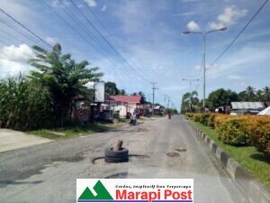 Jalan Depan Klinik Prima Satwa Monggong Rusak dan Menimbulkan Malapetaka