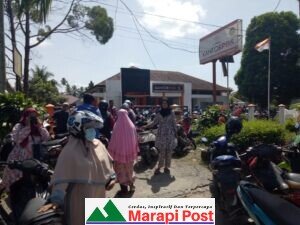 Langgar UU, Tanpa Atur Jarak, Penyerahan BST di Pos Lubuk Basung, Dikhawatirkan Jadi Klaster Baru