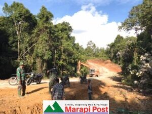 Satuan Tugas TNI Manunggal  Desa (TMMD) ke-110 Kabupaten Mentawai Bangun Jembatan