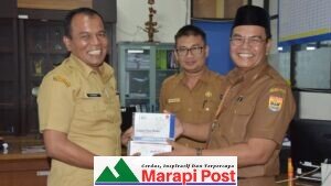 Dinas Kesehatan Kota Pariaman Lengkapi Peliput Media Centre Kota Pariaman Dengan APD Jenias Masker