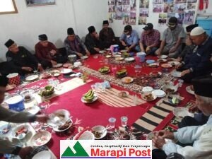 Ketua LKAAM Agam Yul Arnis Dt. Maleka Nan Tinggi Peringati Hari Pernikahan ke 51 Tahun 2021