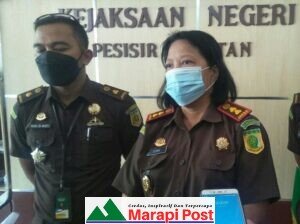 Ribuan Rakyat Pesisir Selatan Datangi Kejaksaan Negeri Pesisir Selatan, Sampaikan Petisi ‘Selamatkan Pesisir Selatan’
