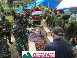 Persit Kartika Candra Kirana Mentawai Peringati HUT ke 75, Ziarah ke Makam TNI