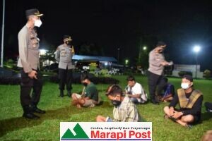 Tidak Patuhi AKB, 71 Orang Ditangkap, Dibina Dibawah Penerangan Listrik di Mapolres Agam