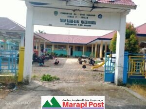 Awal Masuk Sekolah, Guru TK Negeri Pembina Tigo Nagari, Pasaman, Goro Bersama Membersihkan Sekolah