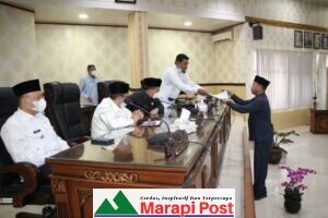 Fraksi DPRD Agam Bacakan Pandangan Umum, dan Menyampaikan Sejumlah Saran Kepada Bupati