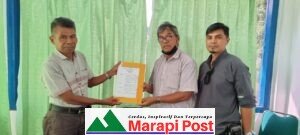 Di PWI Sumbar, Ketua SMSI Zulnadi Serahkan SK SMSI Agam