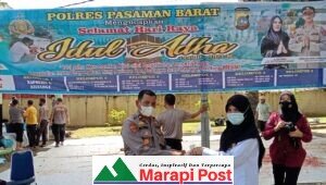 Polres Pasaman Barat Bagikan Daging Hewan Qurban 5 Ekor Sapi dan 1 Ekor Kambing