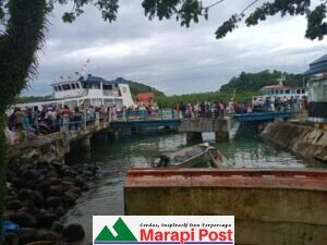Kapal Antar Pulau Mentawai Ditunda Berangkat, Kelebihan Penumpang
