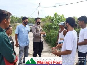Bhabinkamtibmas Sasak Pantau Kegiatan Pemuda Monitoring Objek Wisata