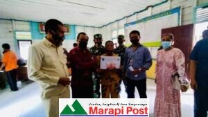 Wabup Mentawai Serahkan Bantuan Mesin Tempel Nealayan Sipora Selatan