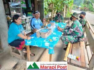 Anggota Satgas Lakukan Komunikasi Sosial dengan Warga Nagari Maek