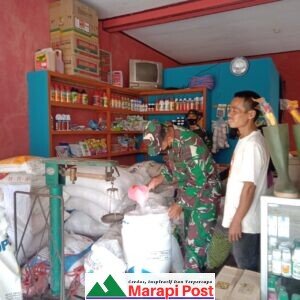 Satgas TMMDN Ke-111 Kodim 0309/50 Kota Pantau Distribusi Pupuk Berubsidi