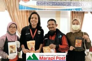 Ibu-ibu Koto Gadang Anam Koto, Diajarkan Membuat Cemilan Bahan Ikan