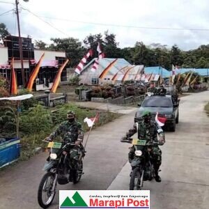 Anggota Kodim 0319/Mentawai, Turun ke Desa Imbau Warga Pasang Bendera Merah Putih Satu Bulan