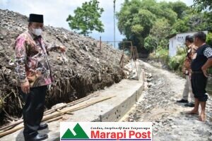 Bupati Agam Tak Takut Kena Lumpur, Turun Langsung Kelapangan
