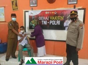 Kerjasama Polsek, Tim Medis Vaksin 100 Siswa SMAN 1 Palembayan