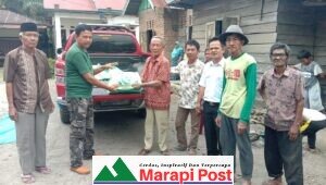 Prihatin Terhadap Warga Ditimpa Banjir, H. Damlis Bagikan Bantuan Beras