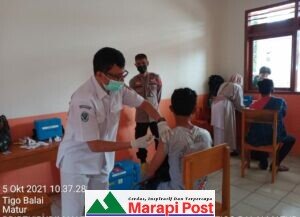 Kerjasama Dengan Puskesmas, Polsek Matur Gelar Vaksinasi Massal Covid-19