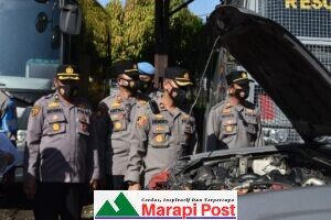 Pastikan Randis Layak Pakai, Wakapolres Pasbar Lihat Bagian Mesin