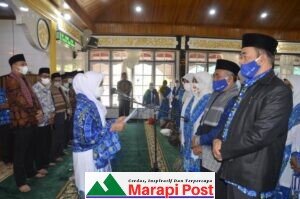 Ketua BKMT Kabupaten Agam Lantik Pengurus BKMT Tilatang Kamang