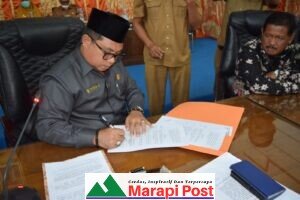 Paripurna Pengusulan Pemberhentian Parizal Hafni Dari Ketua DPRD Pasbar