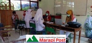 Ratusan Siswa SMA dan Guru Swasta Padang Jalankan Vaksin