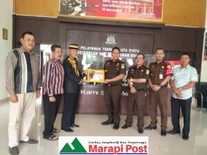 Selamatkan Uang Negara Rp5,3 miliar, Kajari Pasbar Terima Penghargaan Raja