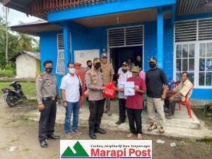 Vaksinasi di Kantor Wn Persiapan Mahakarya, Polres Pasbar Bagikan Sembako