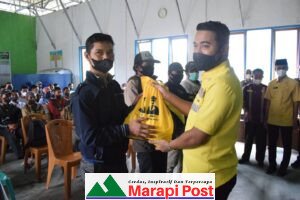 Ketua DPRD dan Wabup Solsel Serahkan Sembako Covid-19  Masyarakat