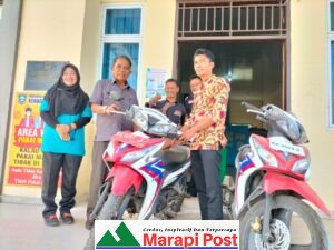 Pj. Wali Nagari Kinali Serahkan Kendaraan Dinas Kepala Jorong