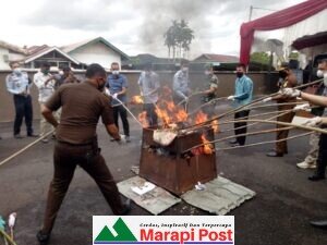Bersama Forkopinda, Kejari Agam Musnahkan Barang Bukti