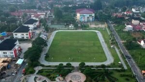 Trotoar GOR Lubuk Basung Dikuasai  Pedagang, Bahayakan Pejalan Kaki