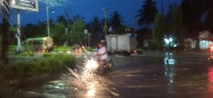 Jalan Depan Perkantoran Banjir, Penyebabnya, Hujan, dan Air Meluap