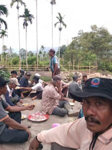 PT. Superme Energi Serahkan Bantuan Kelanjutan Bangun Balai Adat